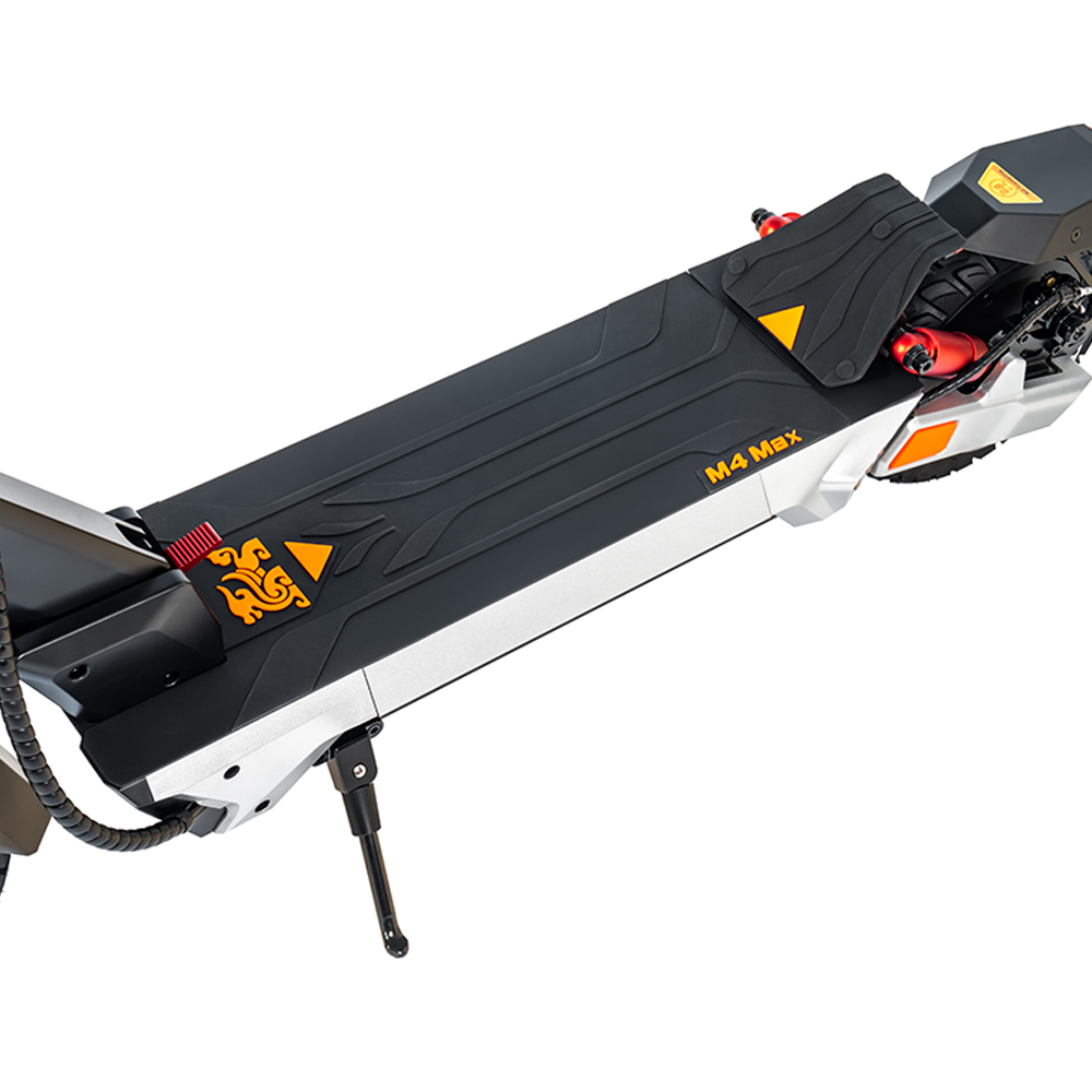 KuKirin M4 Max deck and rear suspension close-up