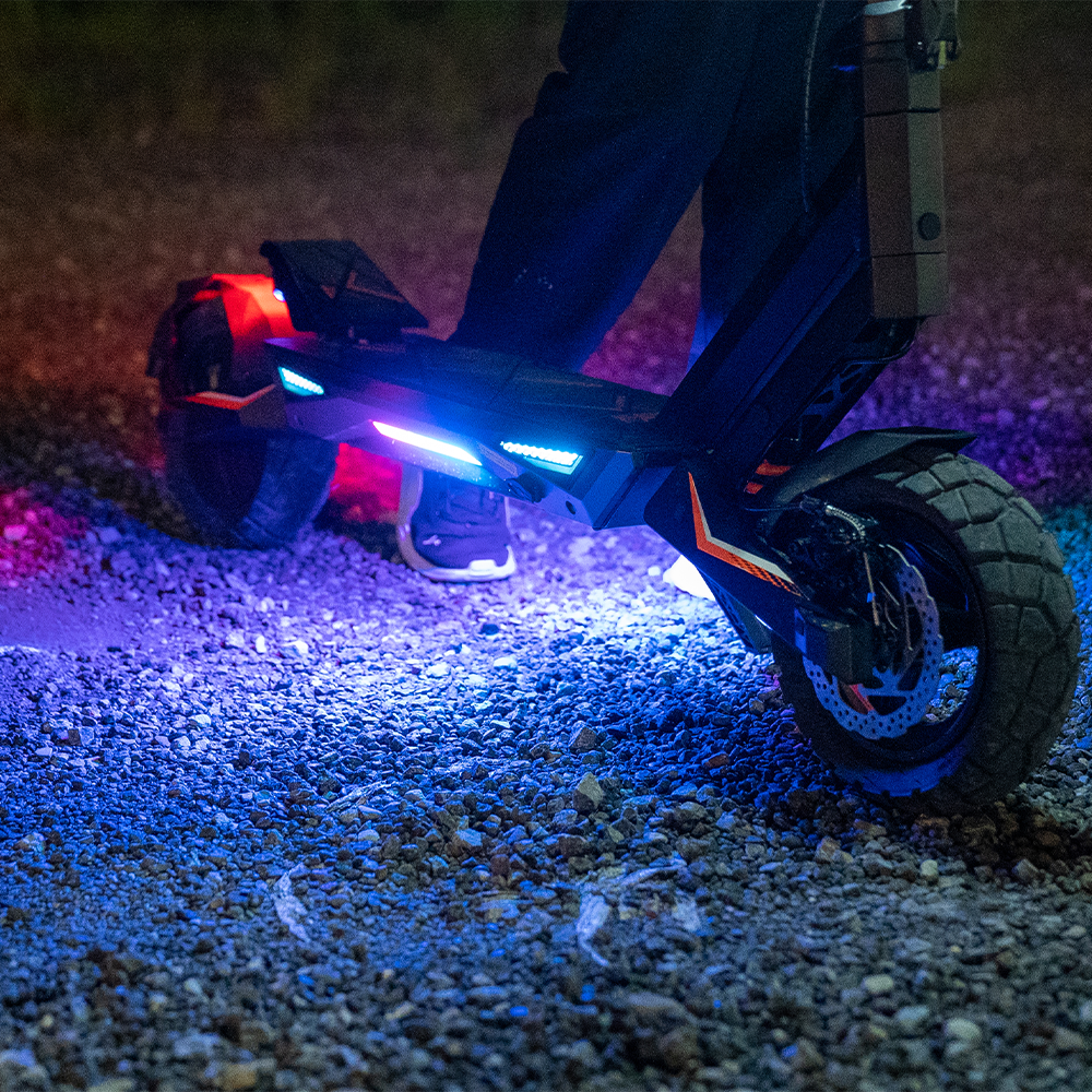 KuKirin T3 side lighting and rear wheel at night